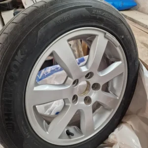 Volvofälgar med däck Fynd