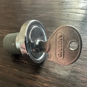 Volvo cylinderlås med nyckel metall Sista chansen