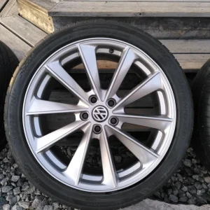 VW 19" hjul originalfälgar Trygg betalning