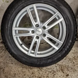 VW Tiguan 235 55 17 Sommardäck , Bridgeston Märke 6mm kvar Säker betalning