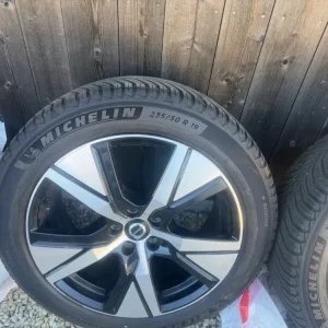 Volvo original fälgar med Michelin däck 235/50/r19 och Vinterdäck 235/60/r18 Fynd