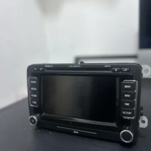 Trygg betalning Volkswagen 3T0 035 680 A bilstereo med navigationssystem svart