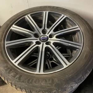 XC 70 Volvo däck med fälgar Expressleverans