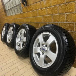 Volvo Orginal 5/108195/65R15 (Åretruntdäck ) Säker betalning