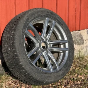 Uniwheels Alu-fälgar med General Altimax Winter 245/45 R18 100V XL vinterdäck. Endast idag