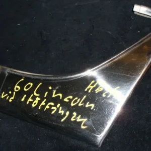 1960 Lincoln Premiere krom bakskärm höger I lager