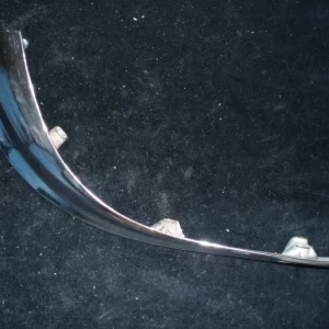 1956 Buick Century kromlist vid grill vänster Kampanj