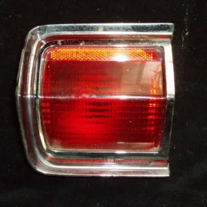 Utförsäljning 1965 Plymouth baklampa vänster