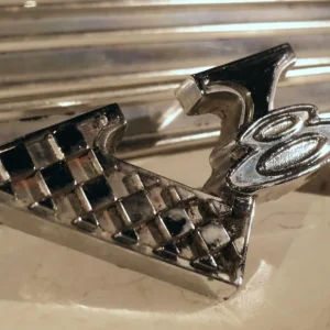 1966 Plymouth Fury III emblem Köp nu