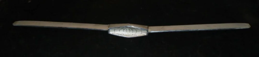 1961 Oldsmobile 98 grill emblem Handla nu