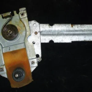 1966 Oldsmobile 442 fönster vevmekanism bak vänster Köp online