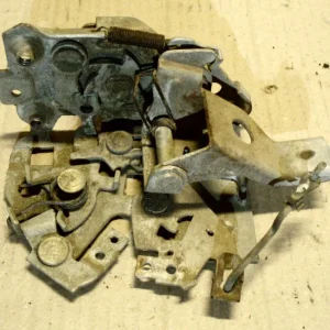 1958 Buick 4dr sedan låskista höger fram risnedsättning