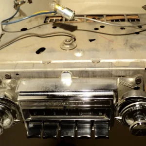 Lågt pris 1965 Oldsmobile 98 radio (not tested)