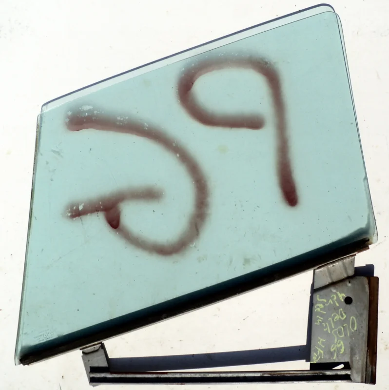 Reapris 1966 Oldsmobile Delta 88 4 dr sedan sidoruta fram höger